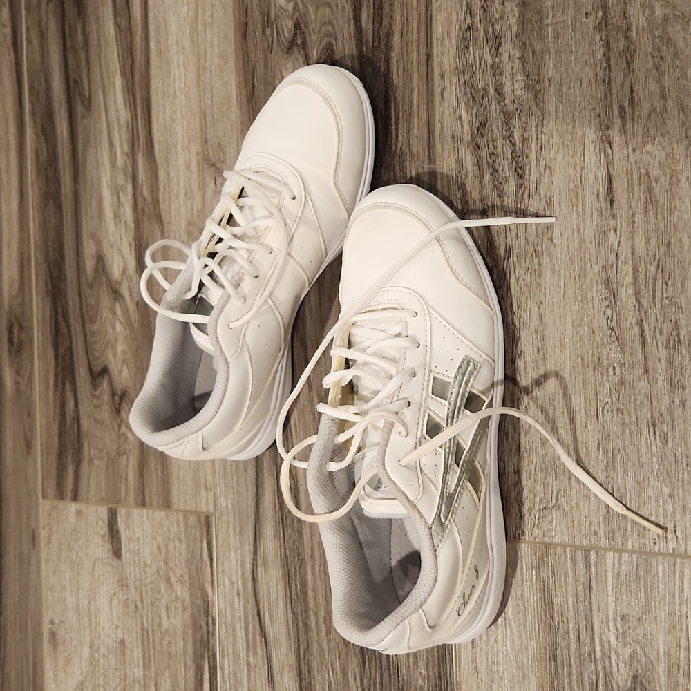 Asics cheer shoes size 5